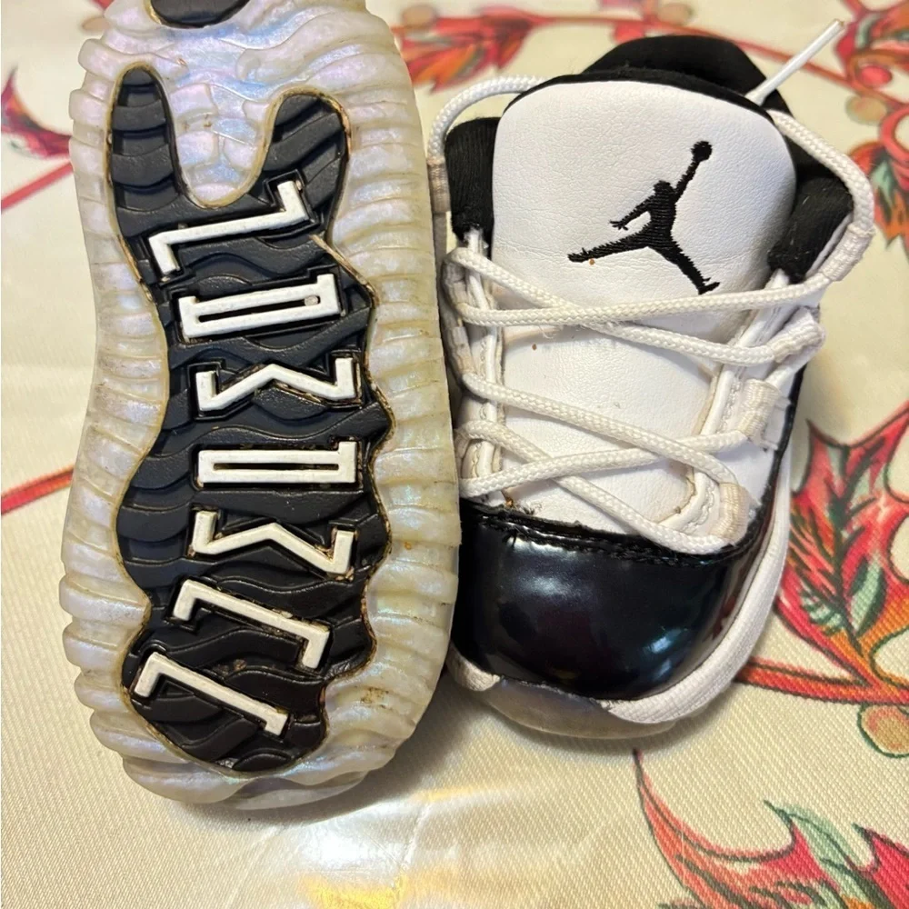 Jordan’s toddler’s AiR Jordan sneakers